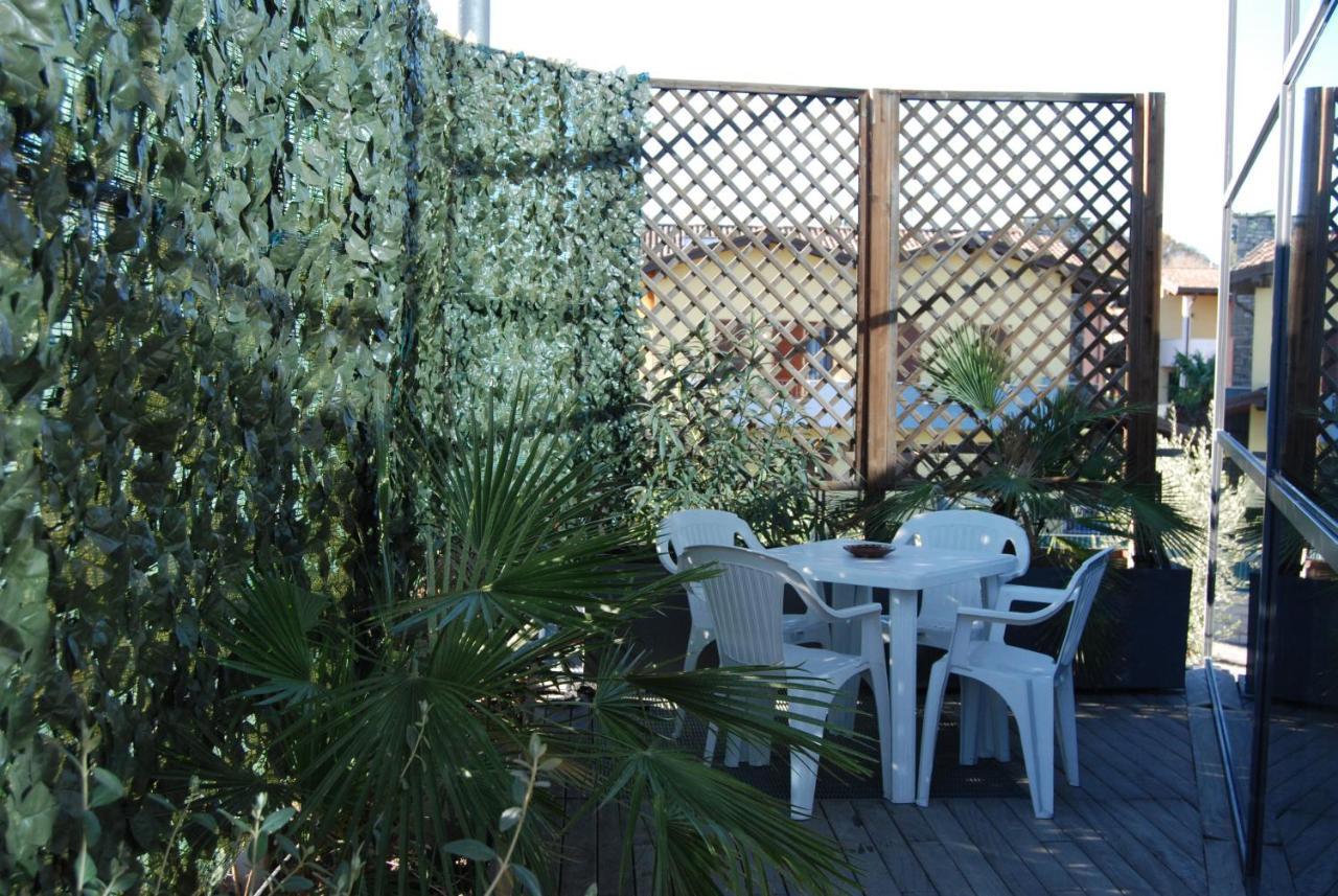 Le Vele Affittacamere Desenzano del Garda Bagian luar foto